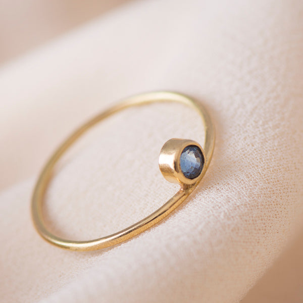 Simple hot sale sapphire rings