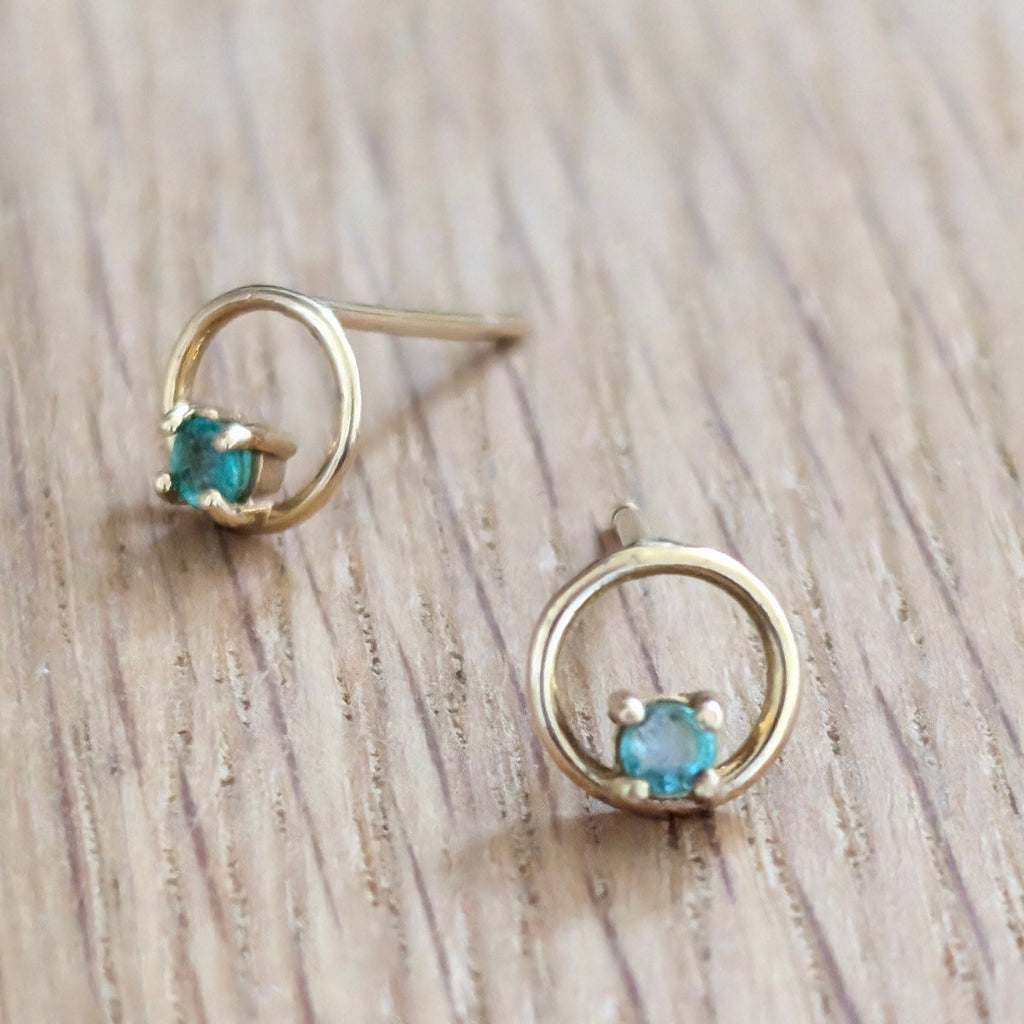 CIRCLE STUDS WITH EMERALDS - Marina Mura