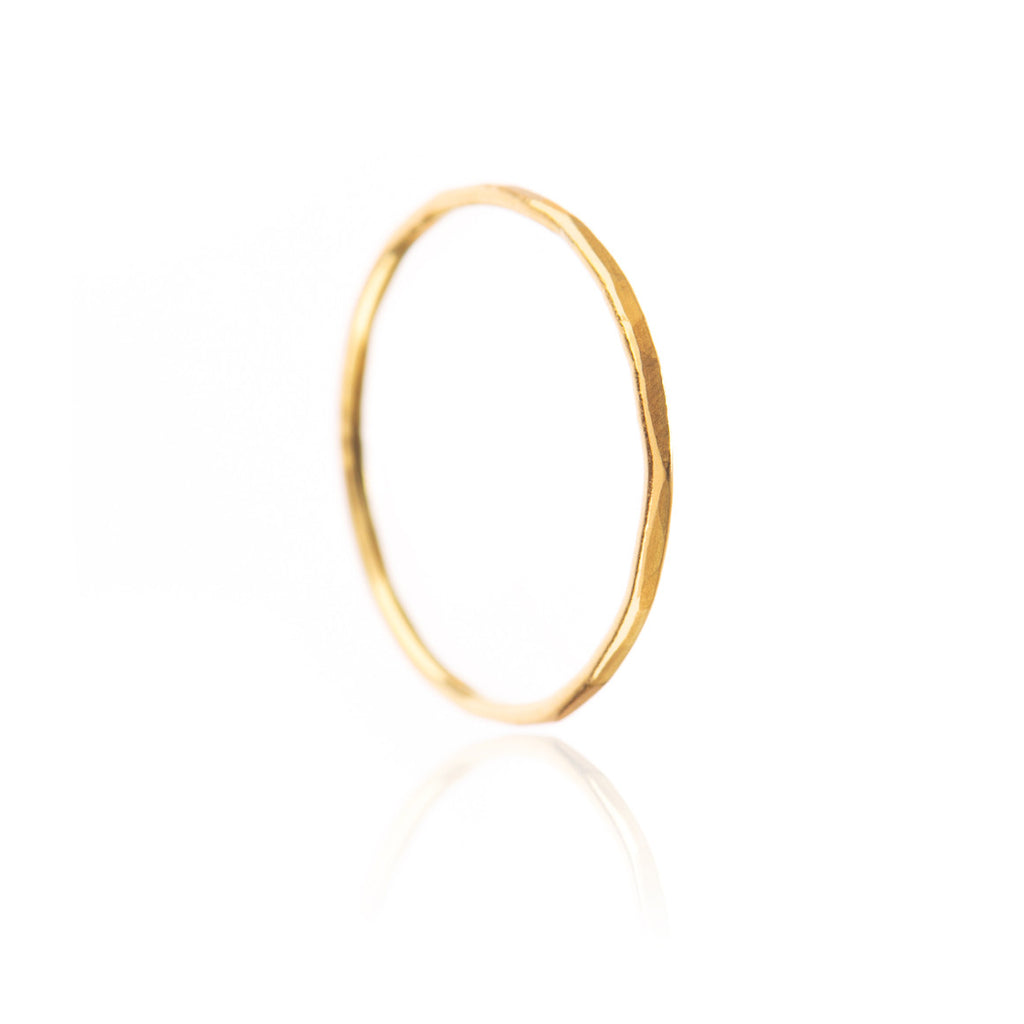 GOLD STAPLE HAMMERED RING - Marina Mura