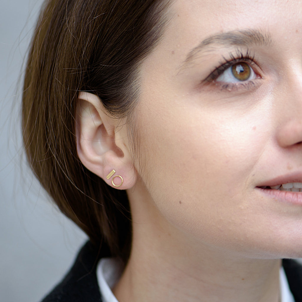 18k TINY BAR STUDS - Marina Mura