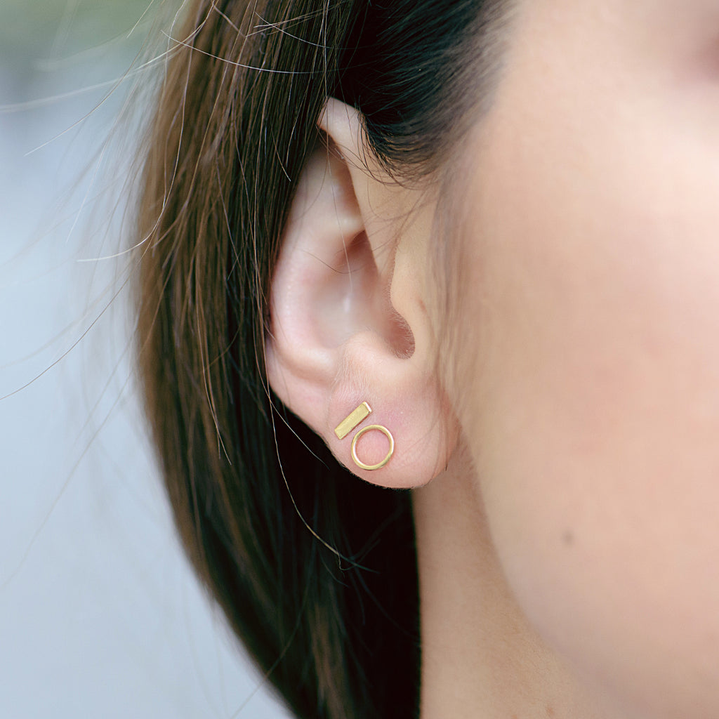 18k DELICATE CIRCLE STUDS - Marina Mura