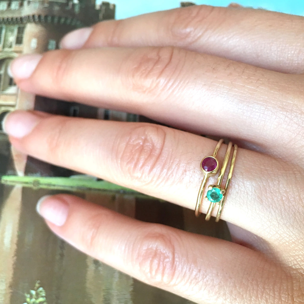 GOLD RUBY DAINTY RING - Marina Mura